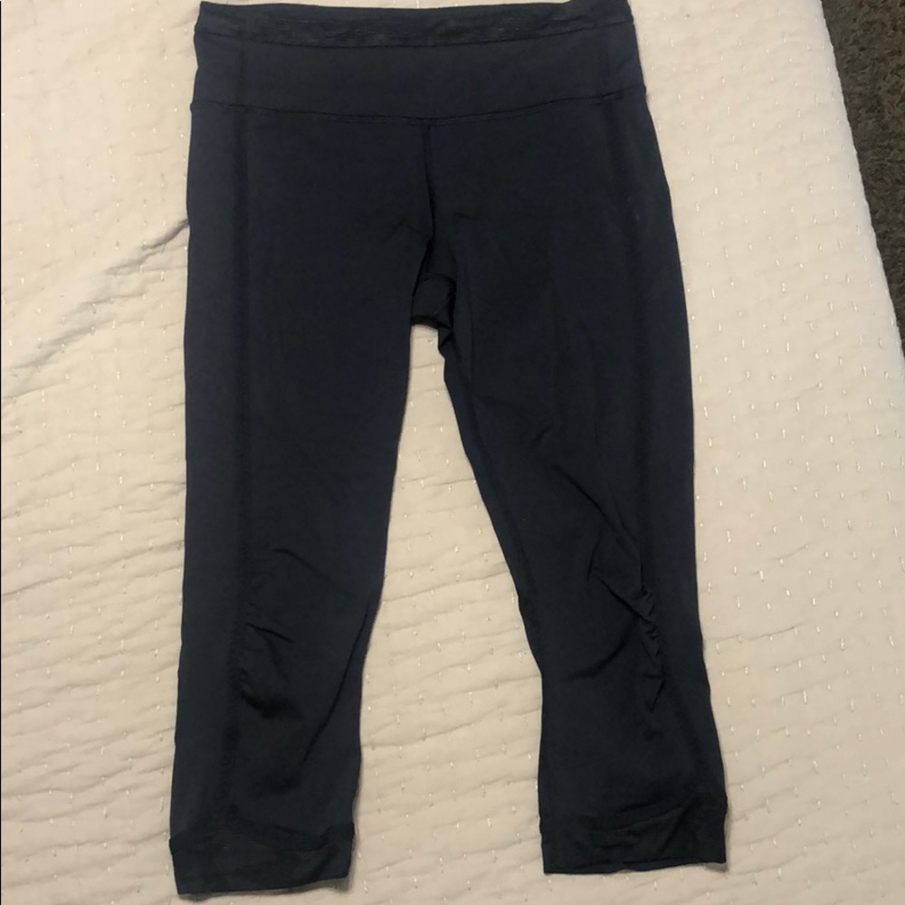 Lululemon “run for days” crops with camo detail
